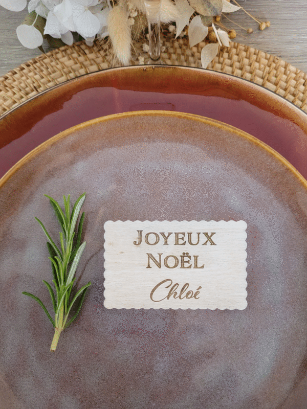Marque place en bois édition de Noël
